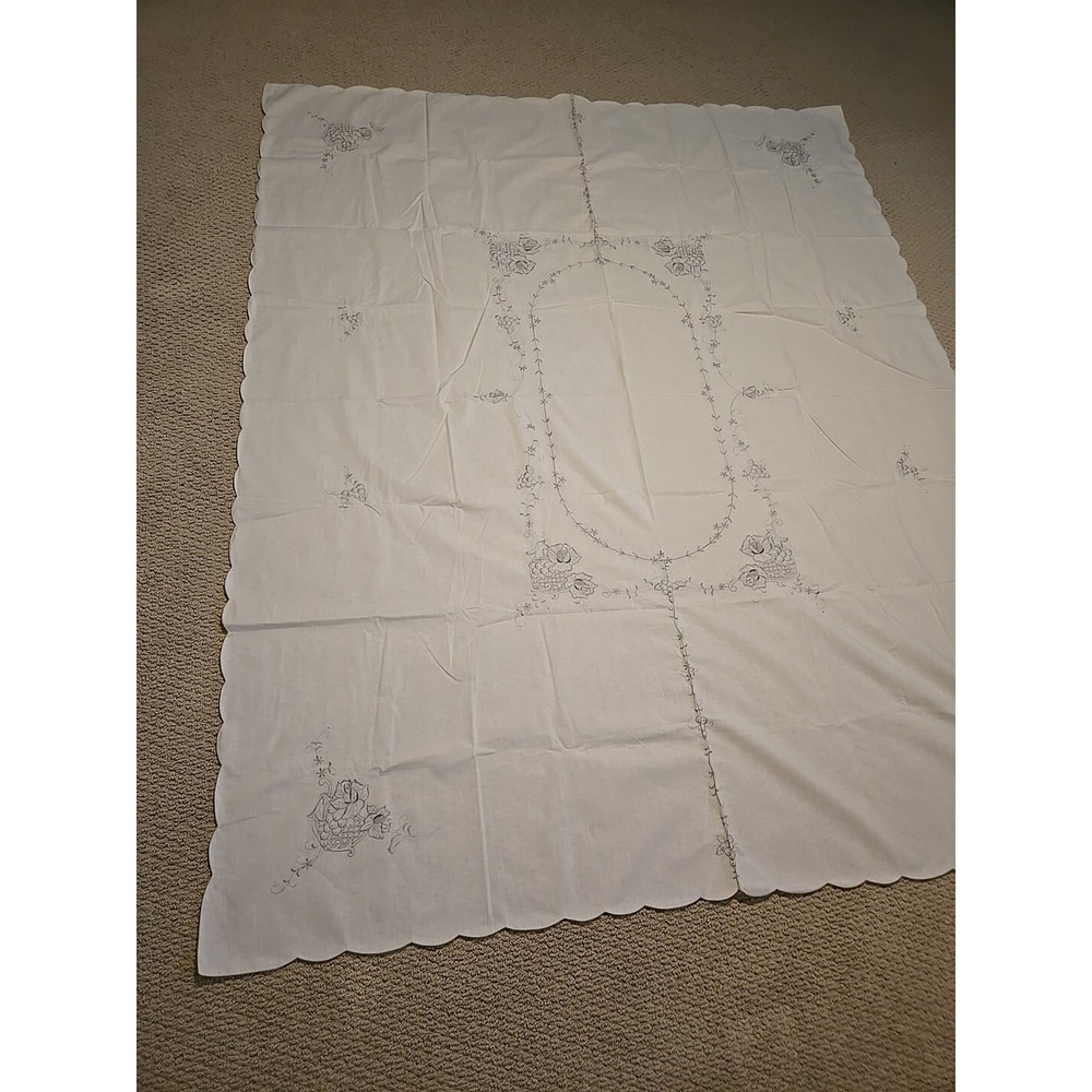 Italian  Embroidered and Cutwork Linen Tablecloth Floral  84"X 64" & 8 Napkins‎
